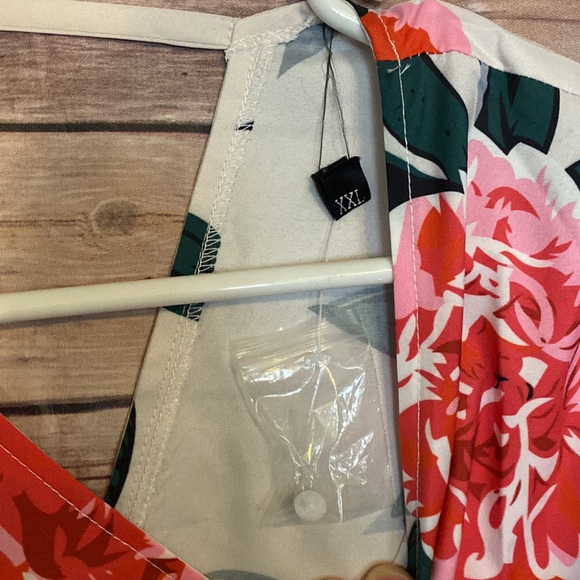 Womens top 2XL (fits more like a L/XL) - Picture 3 of 4